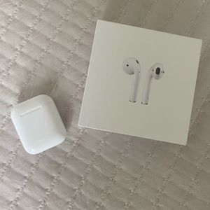 APPLE AIRPODS
